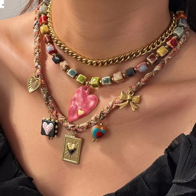 Collar de cerámica y corazón, Bafy joyeria.